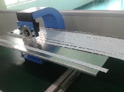 1.2m LED燈條分板機(jī)